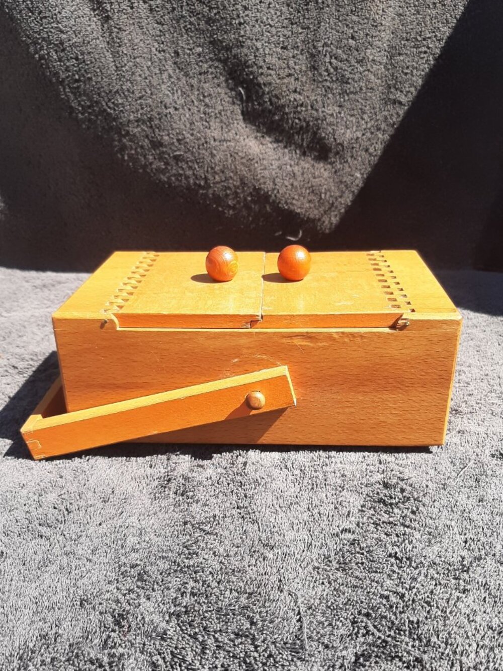 Vintage Wood Wooden Trinket/Jewelry Box with Unique Hinge 8" x 5" x 3"